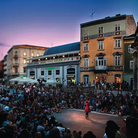 1 Bedroom Beautiful In *