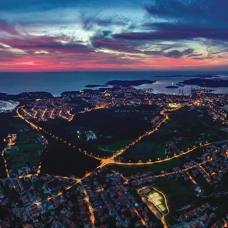 1 Bedroom Beautiful In 아파트 *