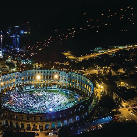 1 Bedroom Beautiful In