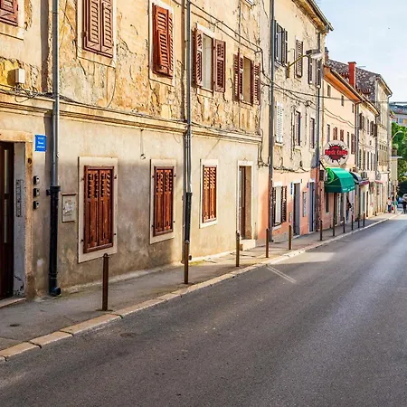 1 Bedroom Beautiful In * Pula