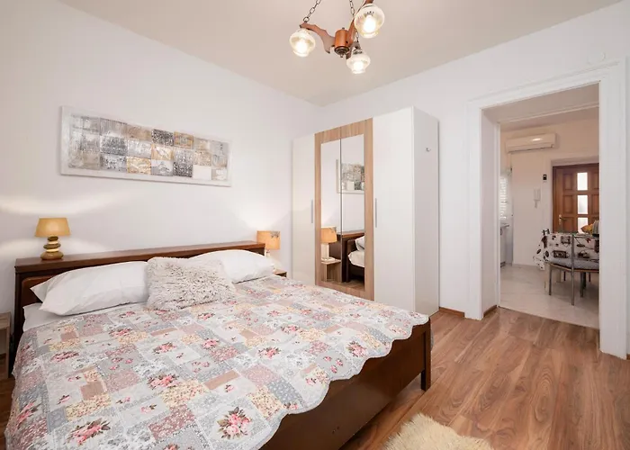 1 Bedroom Beautiful In *