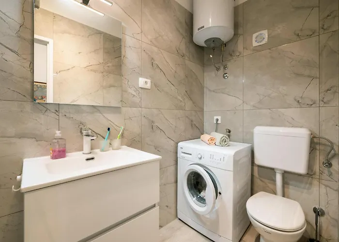 1 Bedroom Beautiful In 아파트 풀라