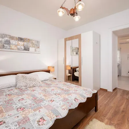 1 Bedroom Beautiful In *