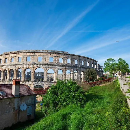 Apartament 1 Bedroom Beautiful In *