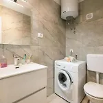 1 Bedroom Beautiful In 아파트 풀라