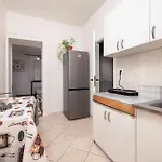 1 Bedroom Beautiful In 아파트 풀라
