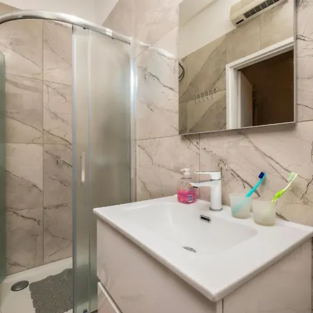 1 Bedroom Beautiful In * Пула